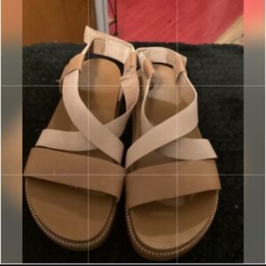 SOREL SANDALS WITH SERRATED SOLE SZ 9